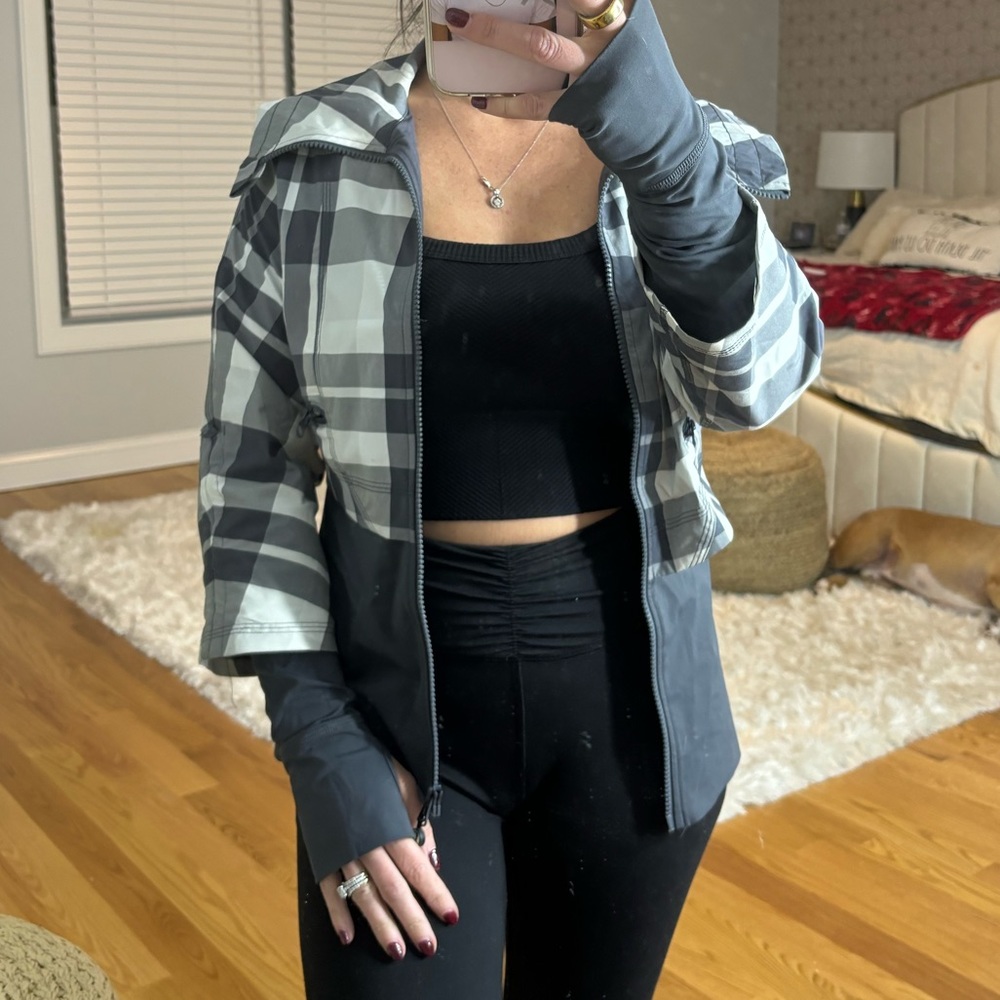 Lululemon Windbreaker Jacket w/ attached lining